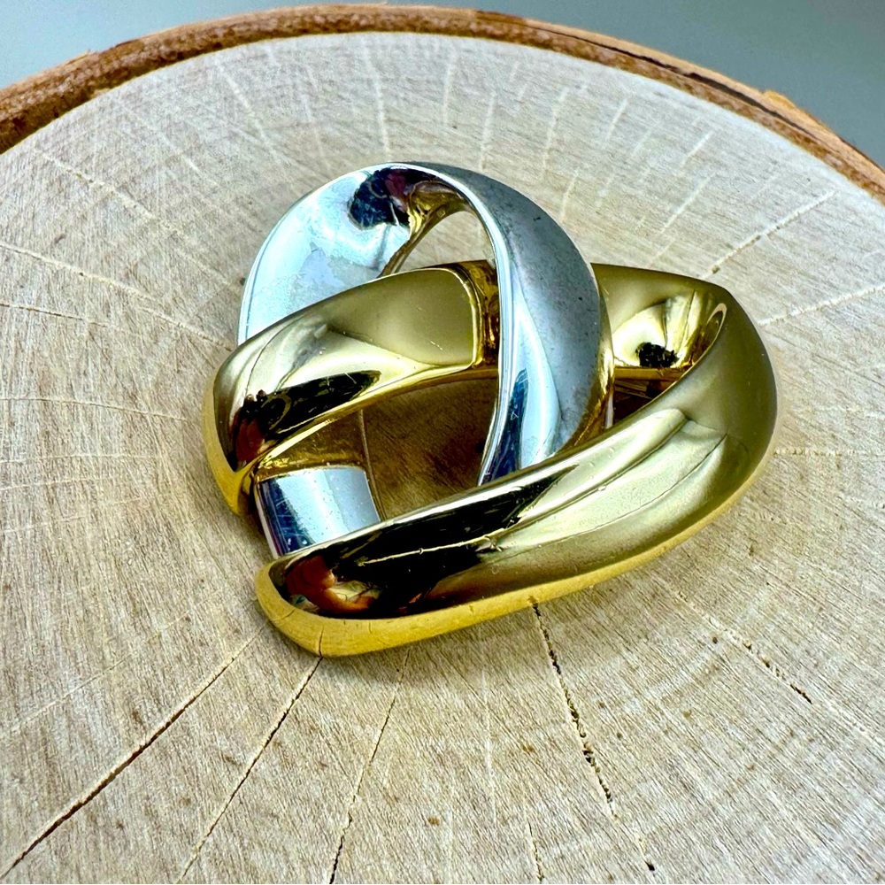 Three dimensional two-tone heart pin